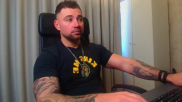 Snapshot of DuncanStone chatting on February 19, 11:28 am DuncanStone online show from February 19, 11:28 am