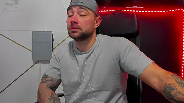 Snapshot of DuncanStone chatting on February 25, 5:06 am DuncanStone online show from February 25, 5:06 am