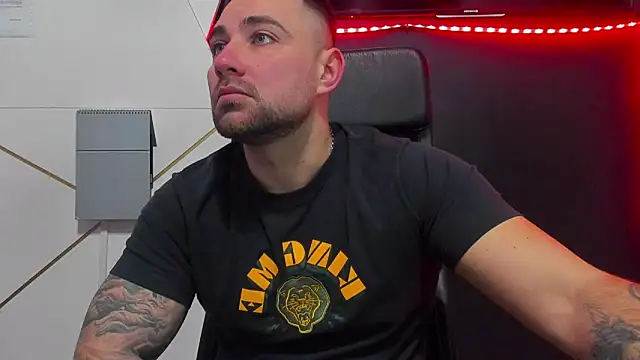 Snapshot of DuncanStone chatting on February 28, 4:57 am DuncanStone online show from February 28, 4:57 am