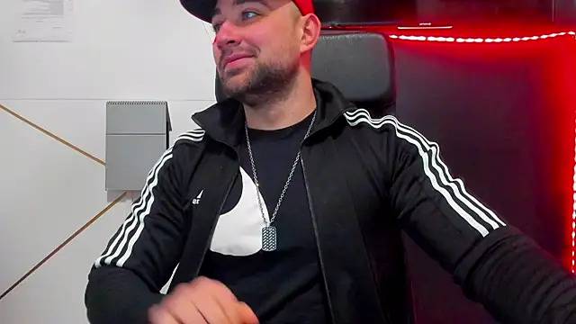 Snapshot of DuncanStone chatting on March 5, 5:14 am DuncanStone online show from March 5, 5:14 am