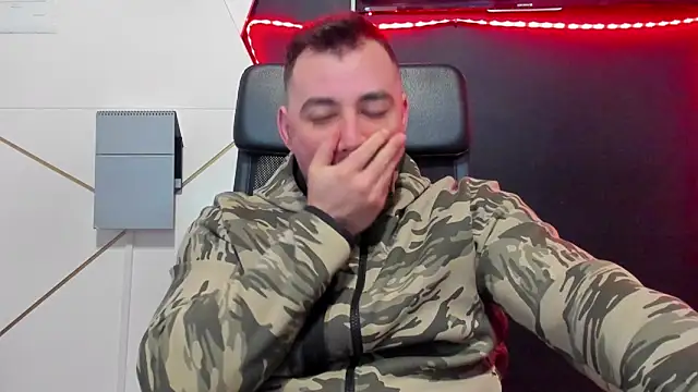 Snapshot of DuncanStone chatting on March 16, 5:35 am DuncanStone online show from March 16, 5:35 am