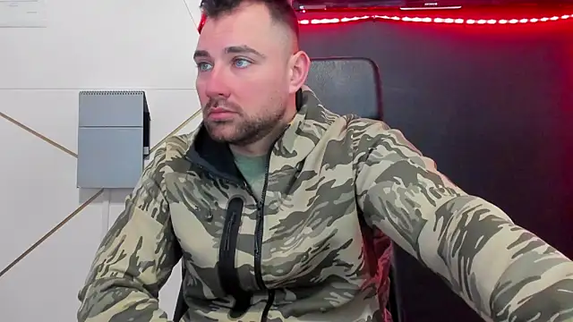 Snapshot of DuncanStone chatting on March 16, 5:44 am DuncanStone online show from March 16, 5:44 am