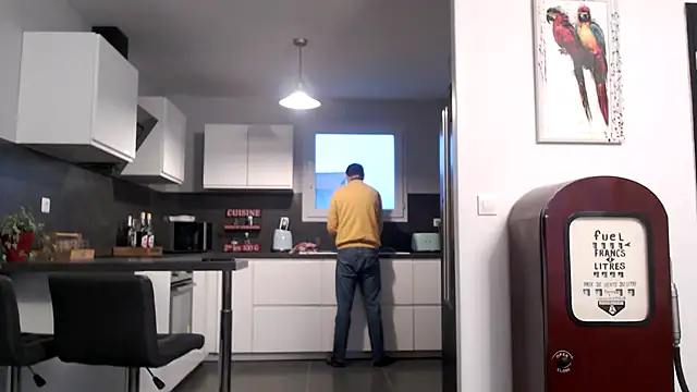 freddy0222222 online show from September 24, 5:55 am