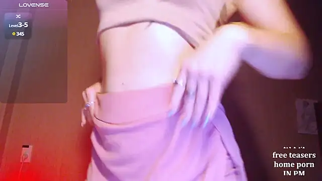 Cassie Wild online show from December 4, 1:20 pm