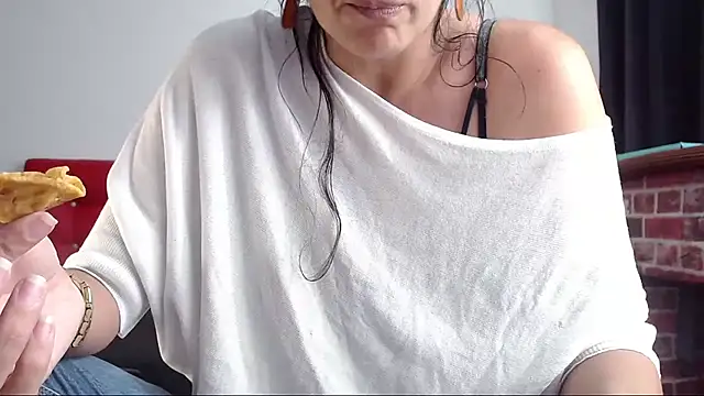 Lucynaugthyy online show from February 13, 8:13 pm