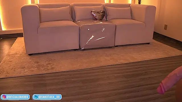 Snapshot of Dakota_Lee chatting on February 18, 11:33 pm Dakota Lee online show from February 18, 11:33 pm