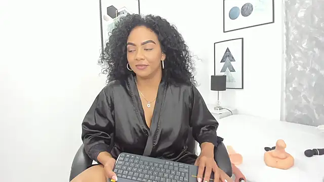 Tanisha  campbell online show from December 20, 4:04 pm