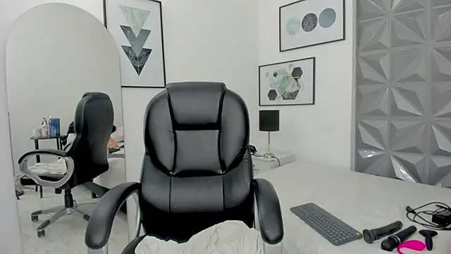 Tanisha  campbell online show from October 4, 12:36 pm