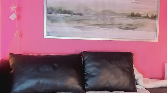 Tiffanysurez  online show from December 13, 9:31 pm