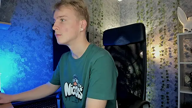 AlexxSweet online show from October 5, 6:45 am