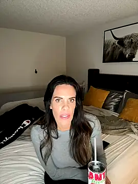 Snapshot of LexingtonLee chatting on December 4, 8:45 am LexingtonLee online show from December 4, 8:45 am