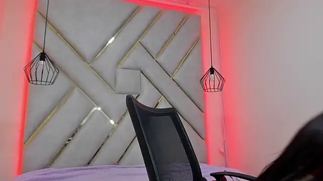 nalalye cruzz  online show from March 13, 6:05 am