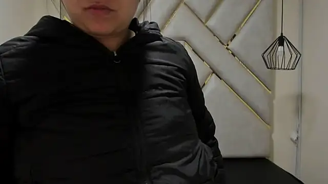 nalalye cruzz  online show from March 20, 3:02 am