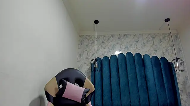 nalalye cruzz  online show from September 13, 3:06 am