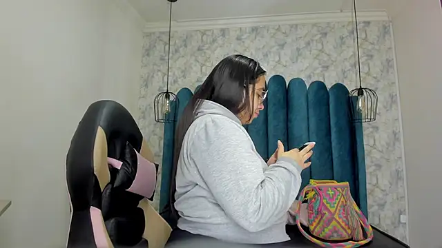 nalalye cruzz  online show from October 16, 2:56 am