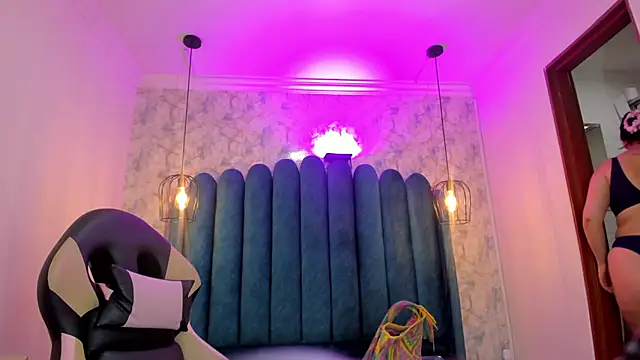 nalalye cruzz  online show from February 28, 2:56 am