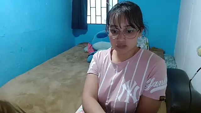 Snapshot of clarisse69 chatting on December 17, 10:22 pm clarisse69 online show from December 17, 10:22 pm