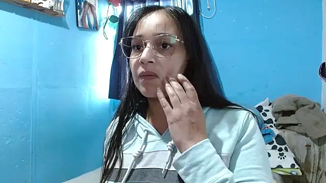 Snapshot of clarisse69 chatting on January 21, 8:54 pm clarisse69 online show from January 21, 8:54 pm