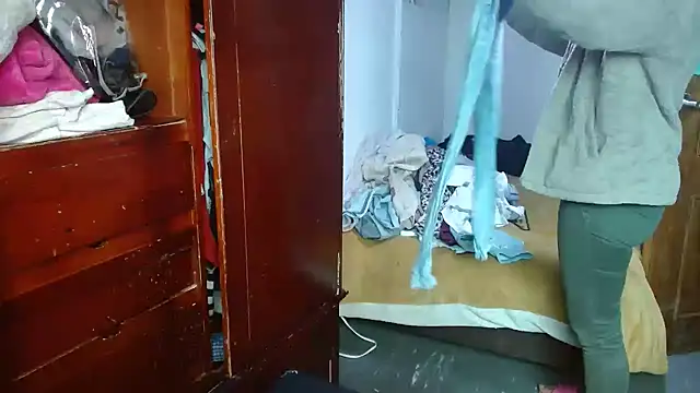 Snapshot of clarisse69 chatting on September 9, 9:58 pm clarisse69 online show from September 9, 9:58 pm