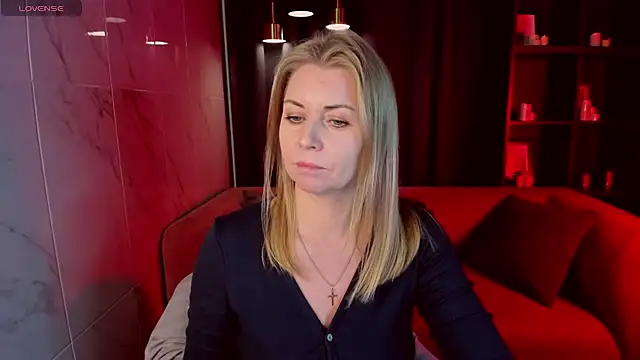 Snapshot of Annie_Light chatting on December 16, 8:52 am Annie Light online show from December 16, 8:52 am