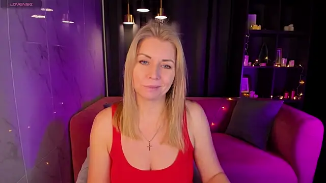 Snapshot of Annie_Light chatting on December 25, 8:51 am Annie Light online show from December 25, 8:51 am