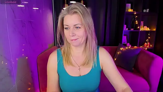 Snapshot of Annie_Light chatting on December 27, 6:03 am Annie Light online show from December 27, 6:03 am