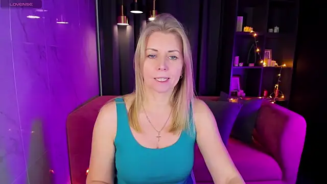 Snapshot of Annie_Light chatting on December 27, 12:12 pm Annie Light online show from December 27, 12:12 pm