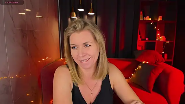 Snapshot of Annie_Light chatting on January 14, 8:41 am Annie Light online show from January 14, 8:41 am