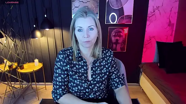 Snapshot of Annie_Light chatting on January 21, 11:56 am Annie Light online show from January 21, 11:56 am