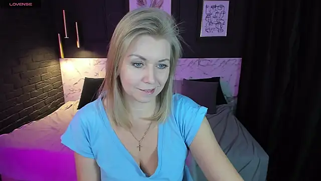 Snapshot of Annie_Light chatting on January 24, 9:06 am Annie Light online show from January 24, 9:06 am