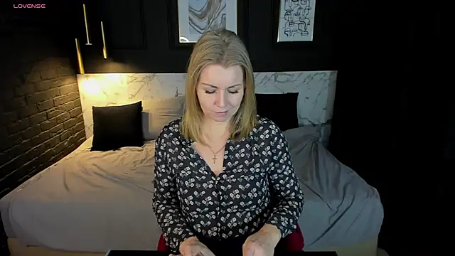 Snapshot of Annie_Light chatting on January 27, 8:51 am Annie Light online show from January 27, 8:51 am