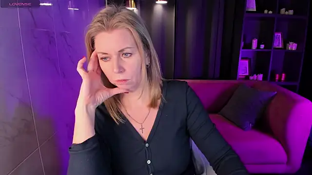 Snapshot of Annie_Light chatting on February 11, 11:54 am Annie Light online show from February 11, 11:54 am