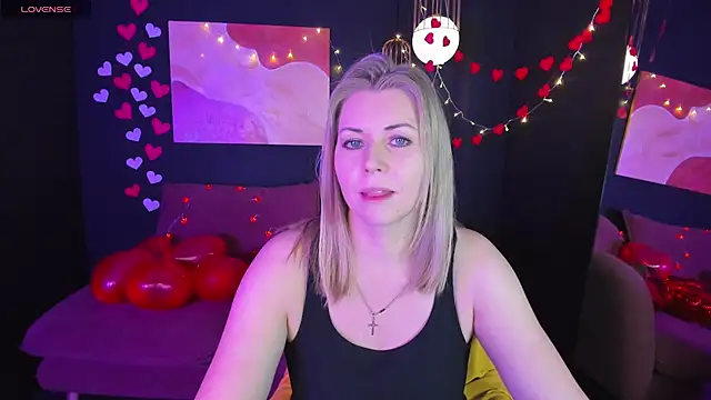 Snapshot of Annie_Light chatting on February 15, 5:41 am Annie Light online show from February 15, 5:41 am