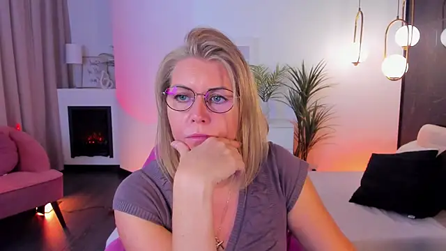 Snapshot of Annie_Light chatting on September 29, 5:56 am Annie Light online show from September 29, 5:56 am