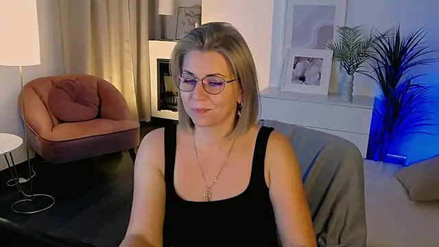 Snapshot of Annie_Light chatting on October 7, 5:59 am Annie Light online show from October 7, 5:59 am