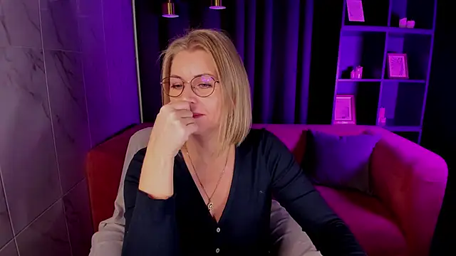 Snapshot of Annie_Light chatting on October 21, 5:41 am Annie Light online show from October 21, 5:41 am