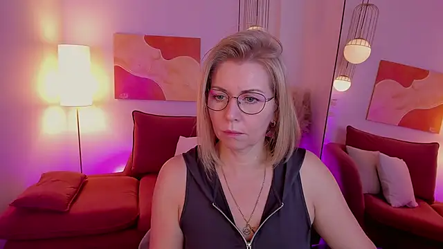 Snapshot of Annie_Light chatting on November 12, 5:52 am Annie Light online show from November 12, 5:52 am