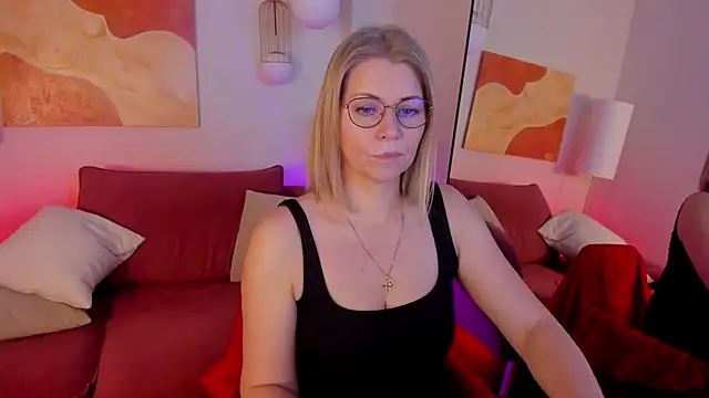 Snapshot of Annie_Light chatting on December 1, 5:45 am Annie Light online show from December 1, 5:45 am