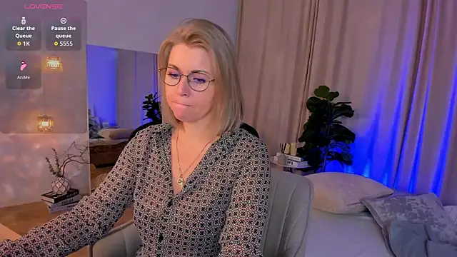 Annie Light online show from March 28, 8:36 am