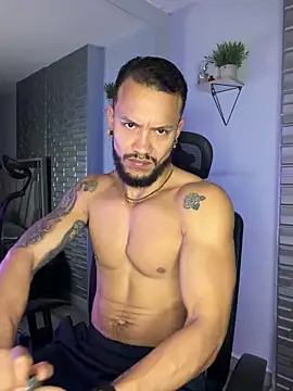 ARON TAYLER01 online show from December 19, 10:33 am