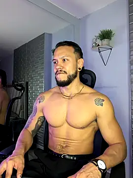 ARON TAYLER01 online show from December 20, 10:33 am