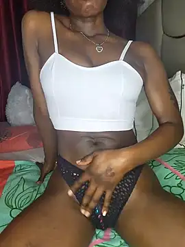 Snapshot of NicRaisaa chatting on March 5, 4:19 am NicRaisaa online show from March 5, 4:19 am