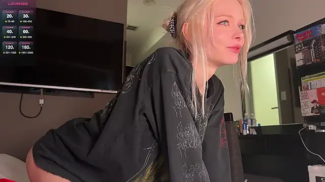 Snapshot of neon_demon chatting on December 31, 1:36 am neon demon online show from December 31, 1:36 am