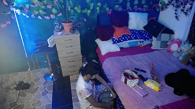 Samara Beltran online show from December 6, 1:18 am