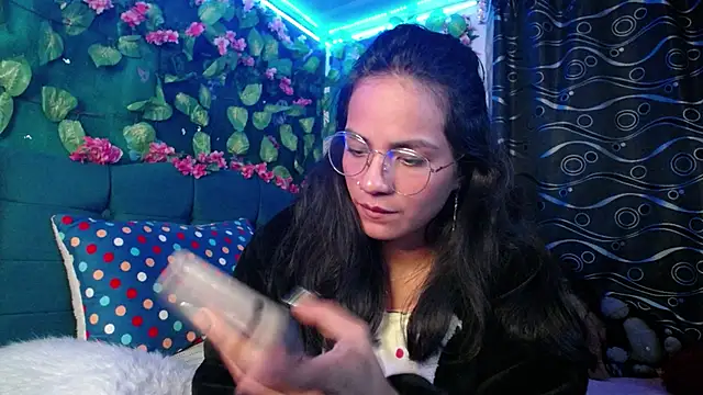 Samara Beltran online show from December 6, 7:32 am