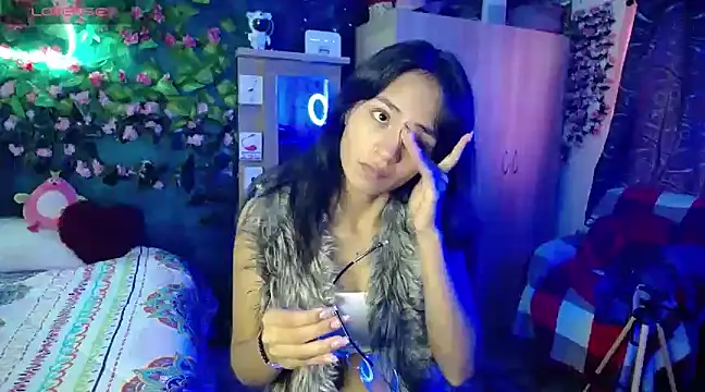Samara Beltran online show from February 13, 8:34 pm