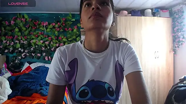 Samara Beltran online show from February 15, 3:50 pm