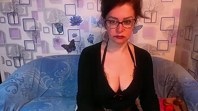 Snapshot of milfsexy chatting on April 14, 9:59 am milfsexy online show from April 14, 9:59 am
