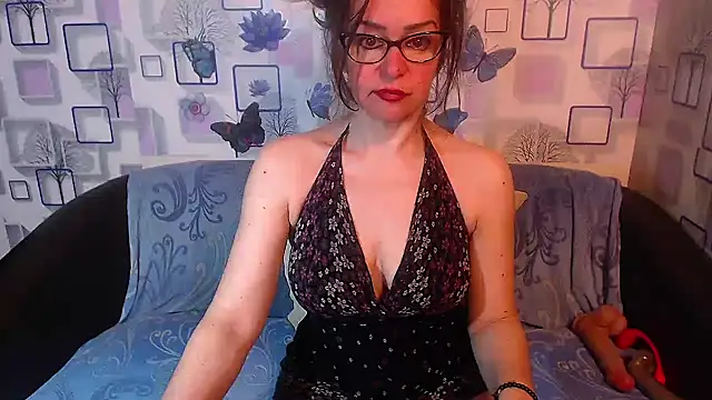 Snapshot of milfsexy chatting on May 12, 7:16 am milfsexy online show from May 12, 7:16 am