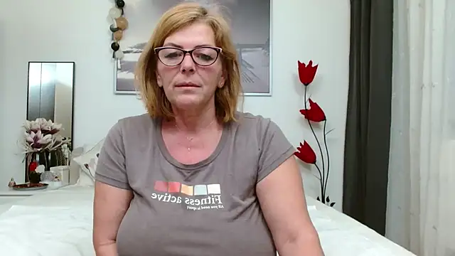YulliaMilf online show from January 25, 4:13 pm